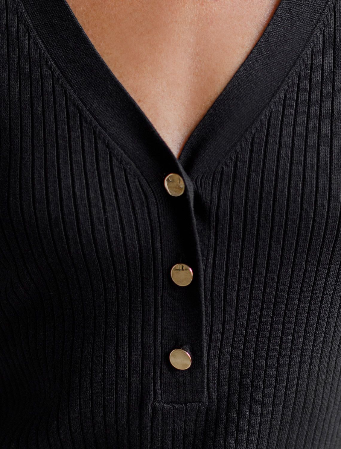 Ст.цена 1990р Джемпер тонкой вязки из вискозы с нейлоном D39.337 черный