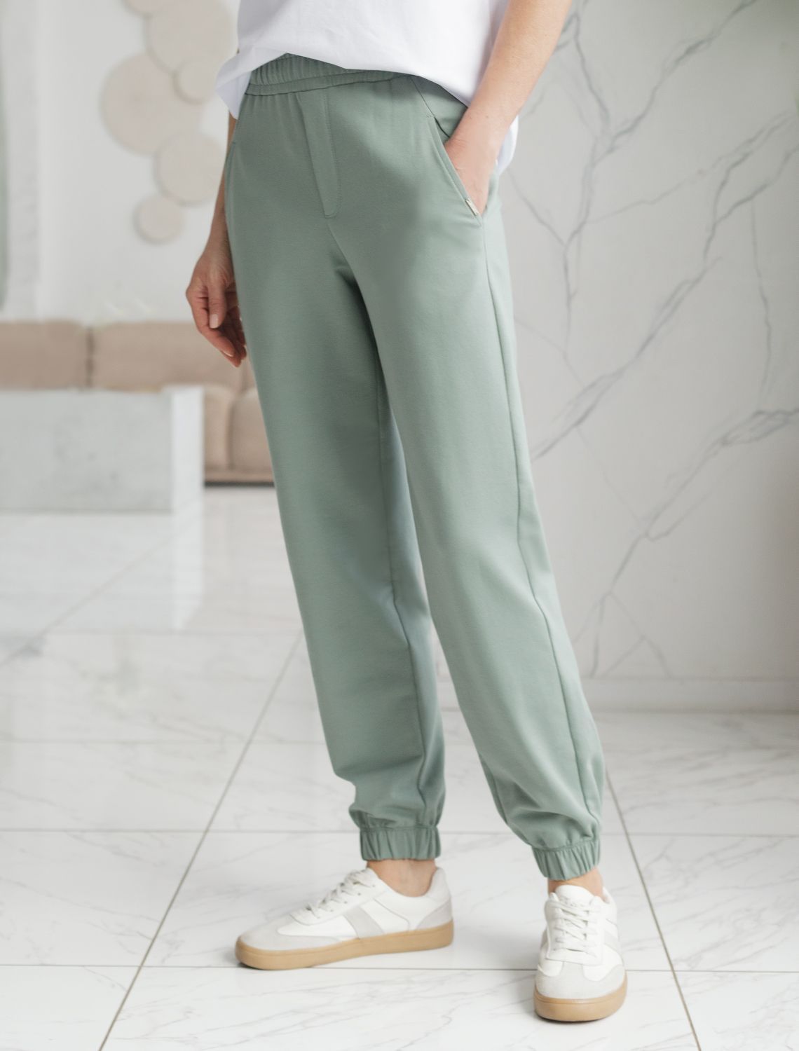 Ст.цена 1690р Брюки из тонкого премиального футера с эластаном D44.137 св.оливковый