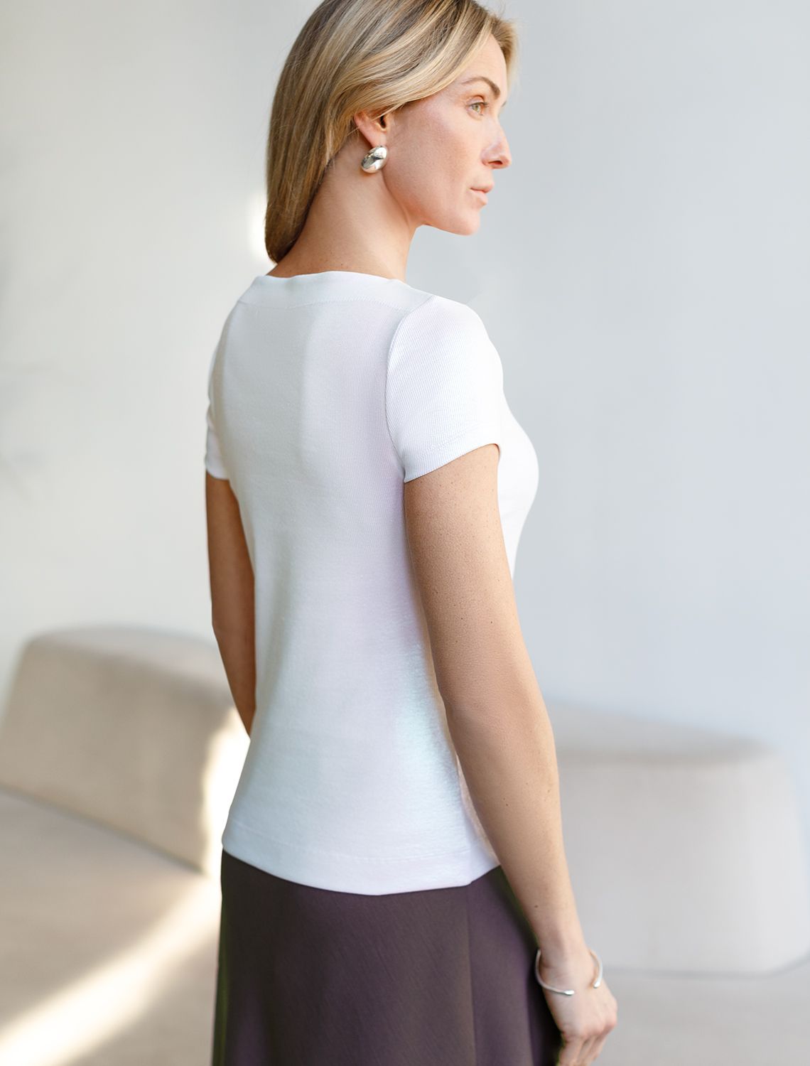 Ст.цена 1590р Футболка облегающая из хлопка в рубчик с вырезом лодочка с матовым покрытием металлик D49.093 перламутровый