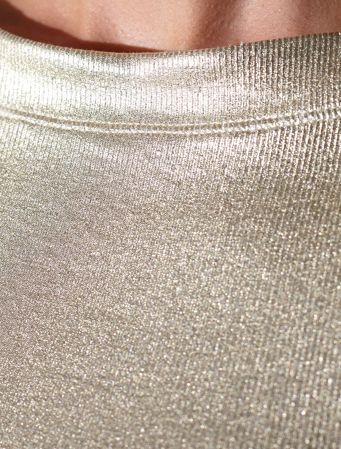 Ст.цена 1590р Футболка облегающая из хлопка в рубчик с вырезом лодочка с матовым покрытием металлик D49.093 матовое светлое золото