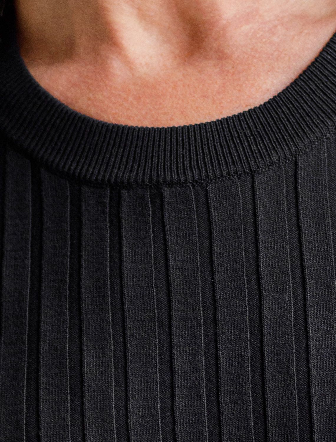 Ст.цена 1790р Джемпер тонкой вязки из вискозы с нейлоном D39.318 черный