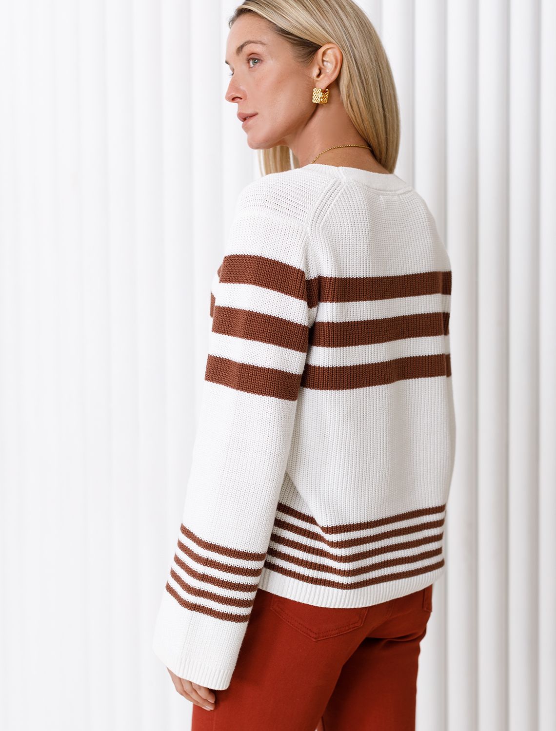 Ст.цена 2490р Джемпер крупной вязки из хлопка D39.340 белый_кофейный