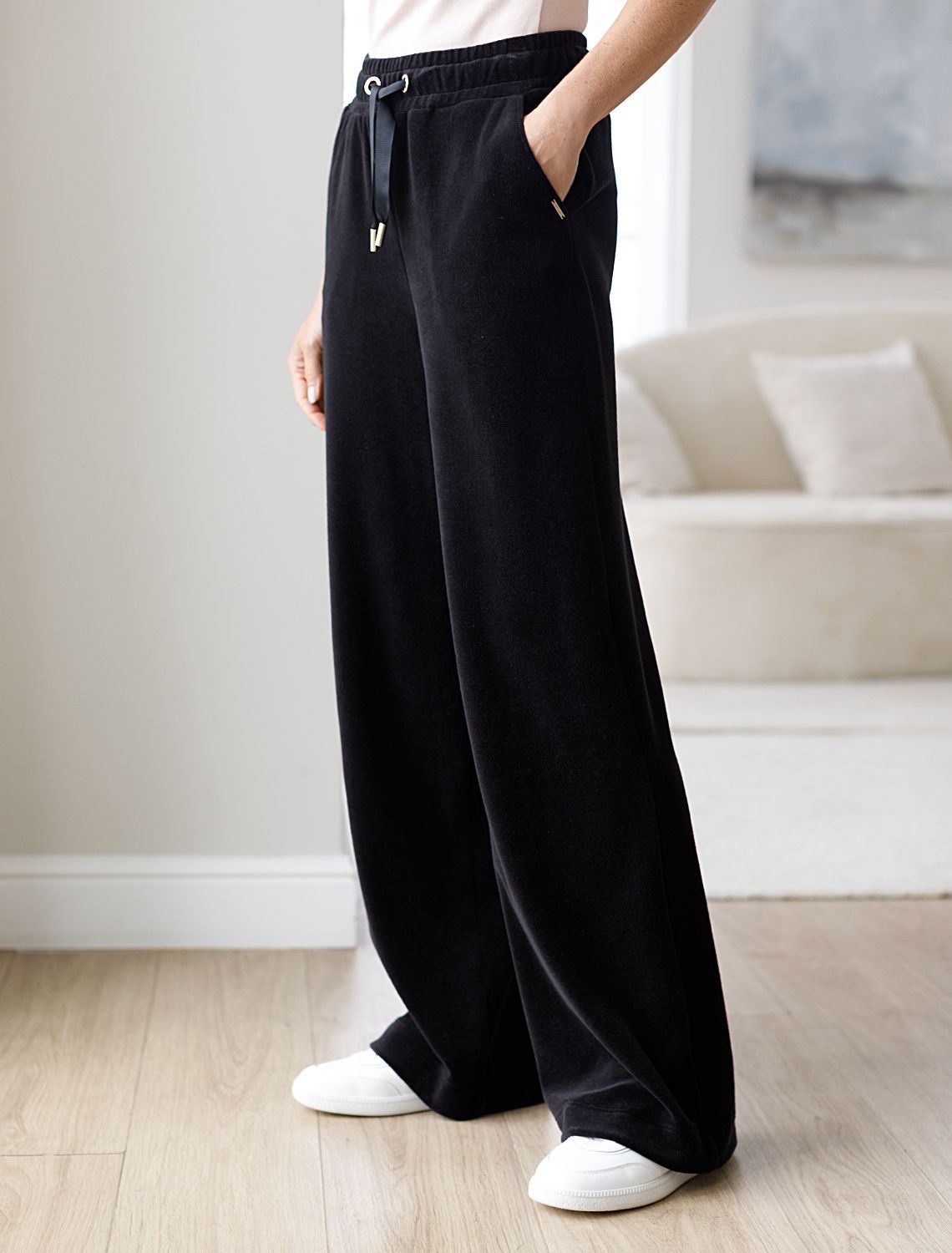 Ст.цена 2390р Прямые брюки из бархатистого велюра D44.117 черный