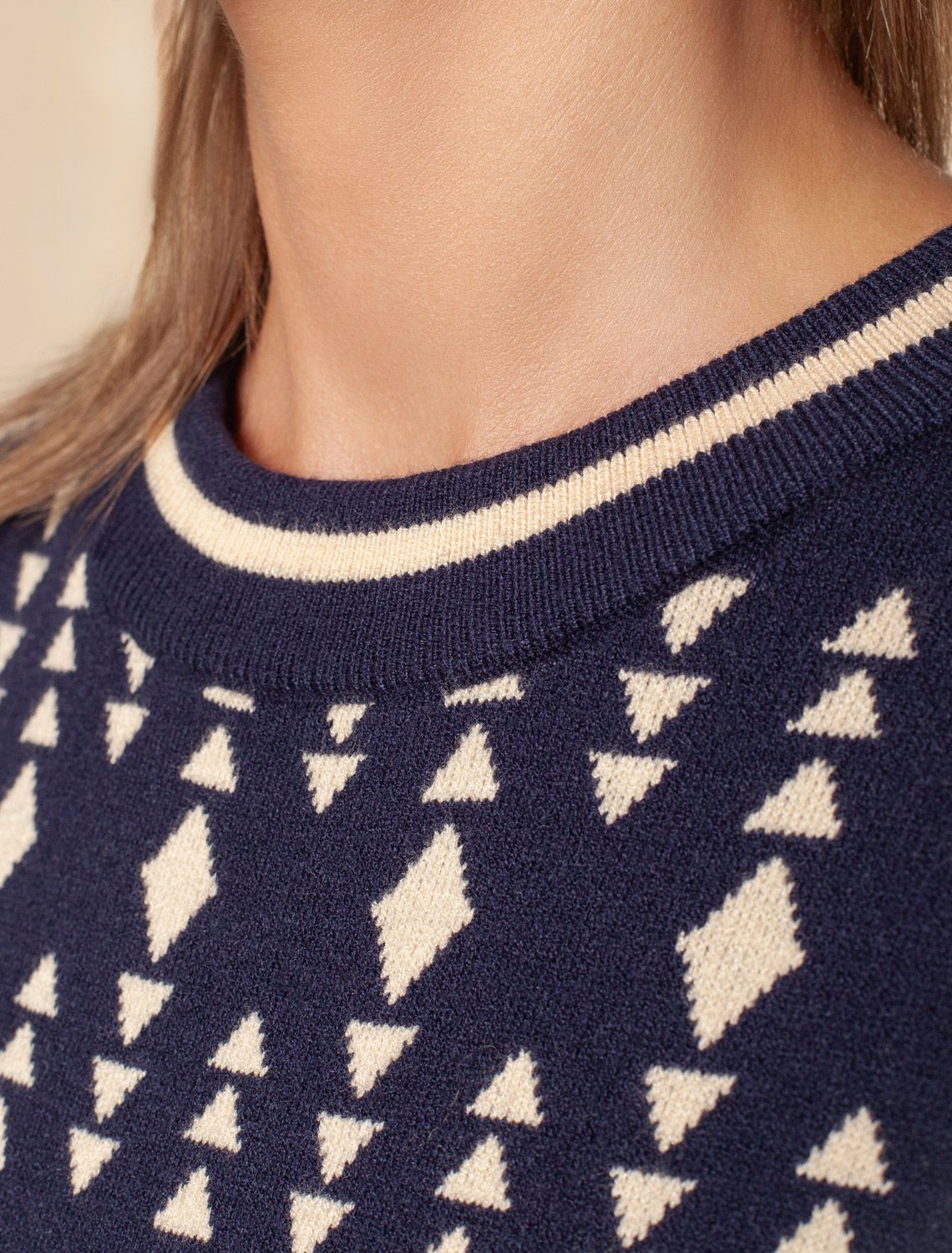 Ст.цена 2990р Платье жаккардовой вязки с кашемиром D32.111 синий-бежевый