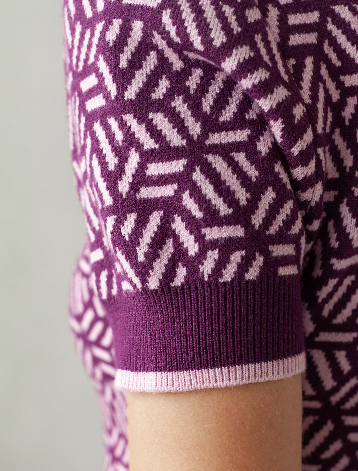 Ст.цена 2090р Джемпер жаккардовой вязки с кашемиром D39.362 пурпурный