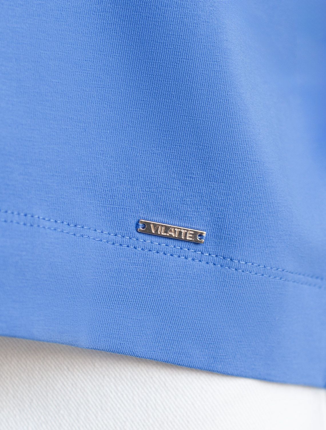 Ст.цена 1290р Футболка с V-вырезом и цельнокроеным рукавом из премиального хлопка D49.100 васильковый