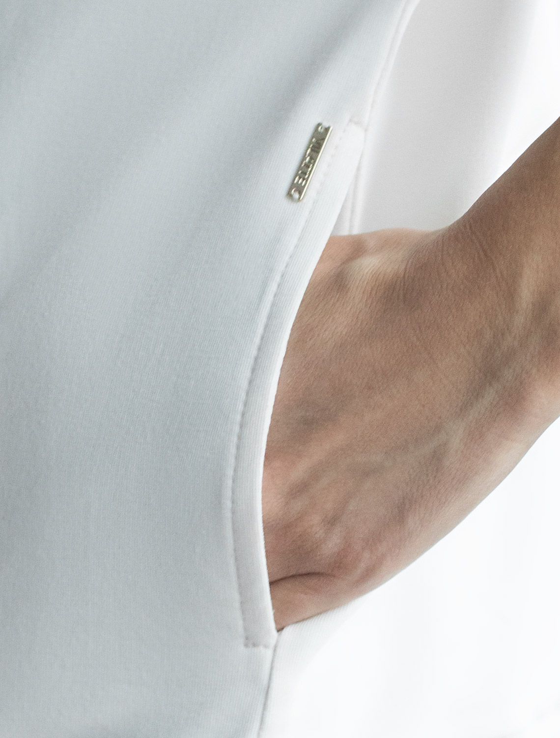 Ст.цена 1890р Джемпер из тонкого премиального футера с эластаном D49.080 молочный