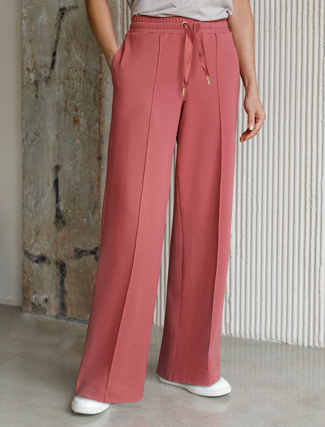 Ст.цена 2390р Прямые трикотажные брюки на резинке из футера двухнитки эластичные D44.135 терракотовый