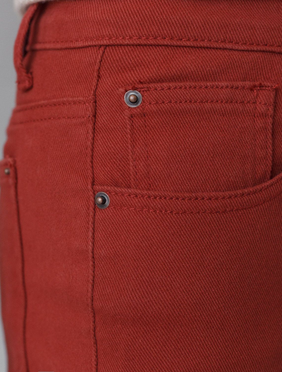 Джинсы из эластичного денима