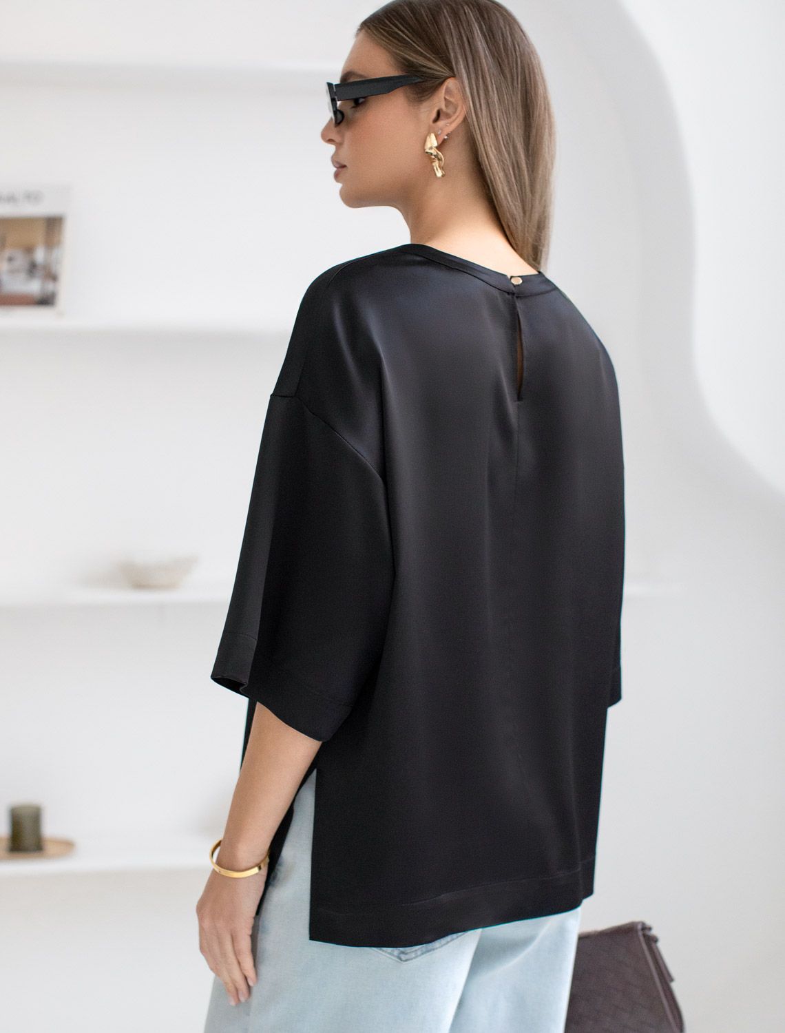 Блузка свободная из струящегося плотного сатина