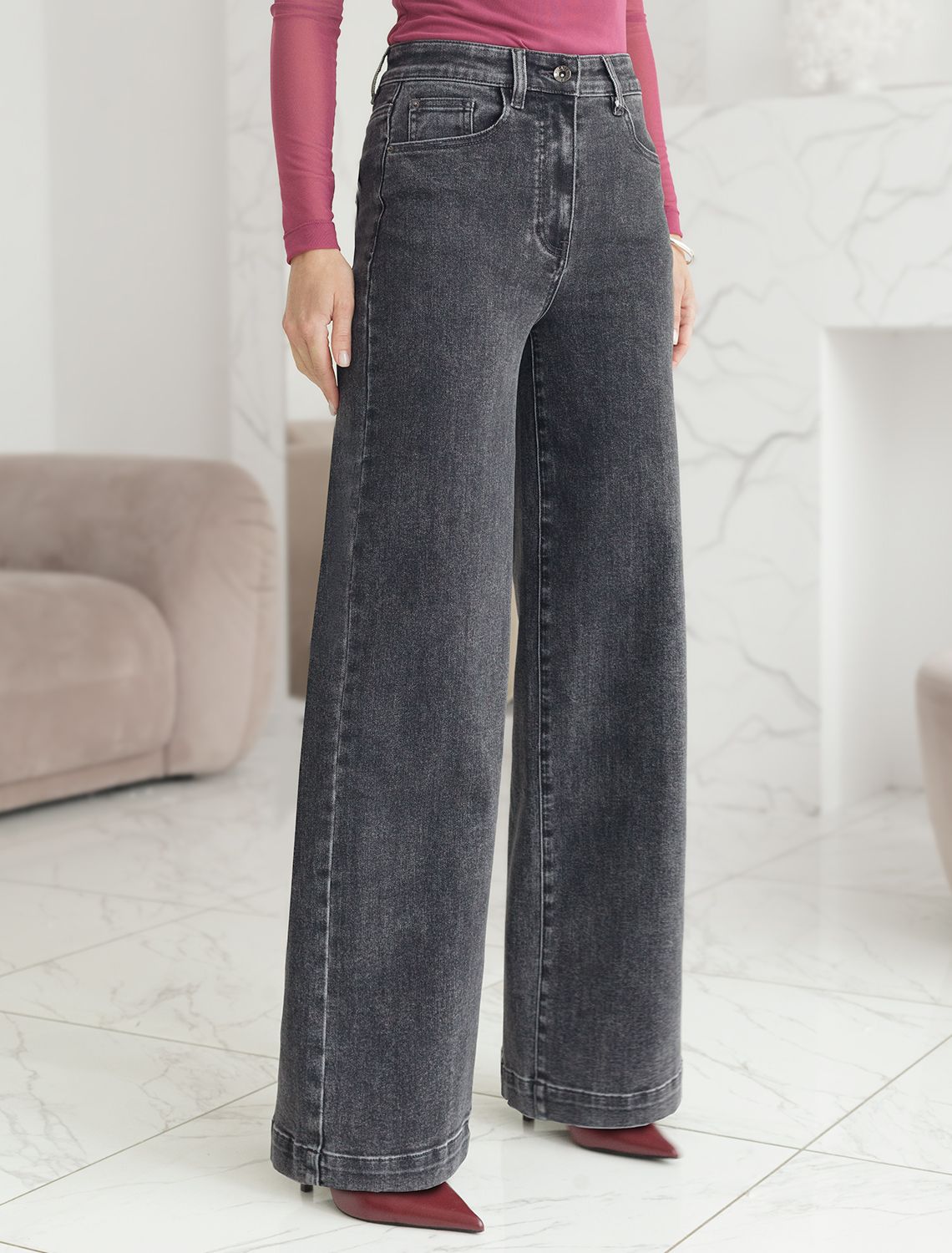 Джинсы трубы с декоративной стиркой из эластичного плотного денима