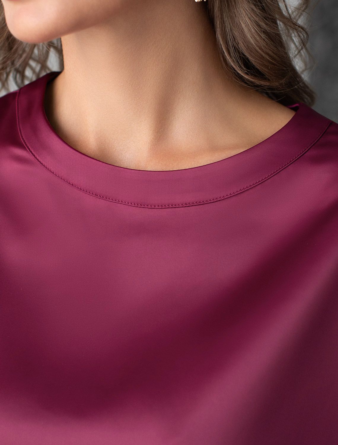 Блузка свободная из струящегося плотного сатина