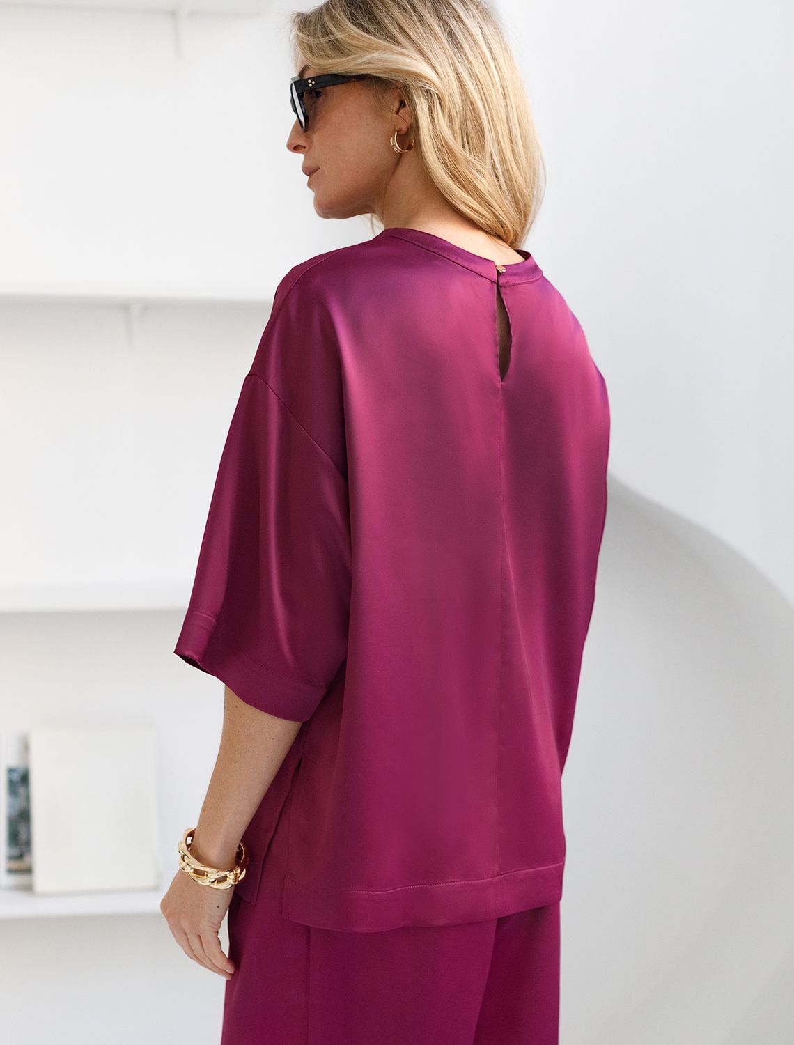 Блузка свободная из струящегося плотного сатина