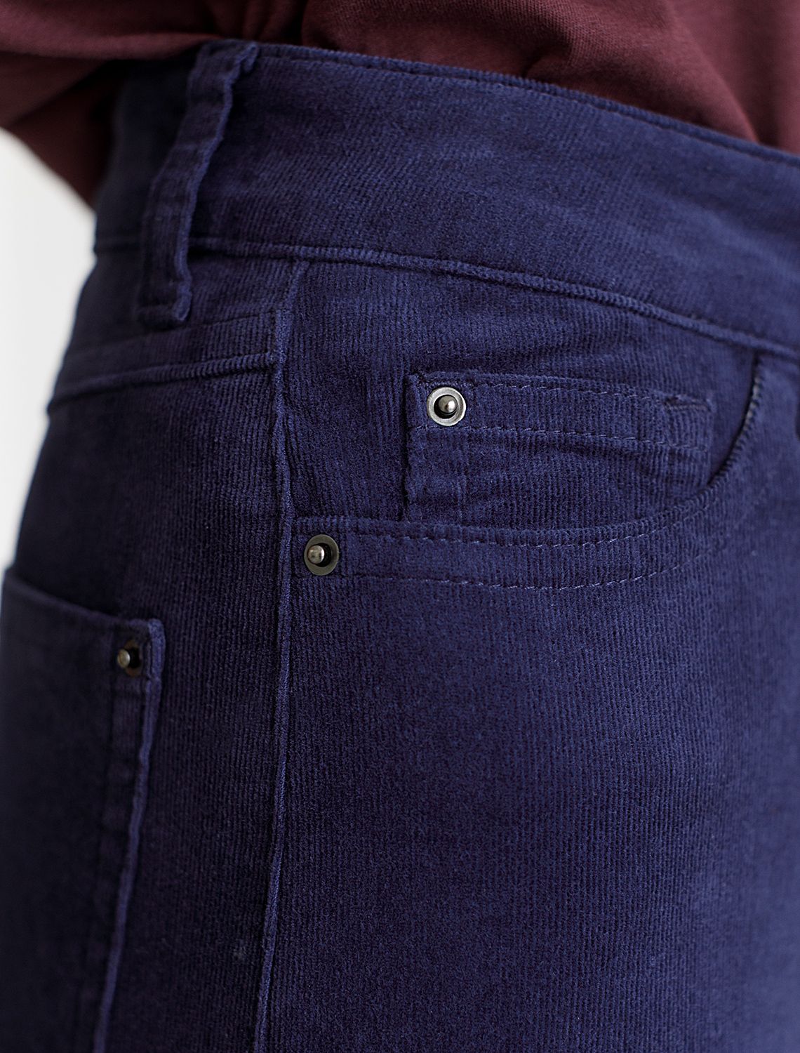 Укороченные эластичные брюки слим из микро вельвета