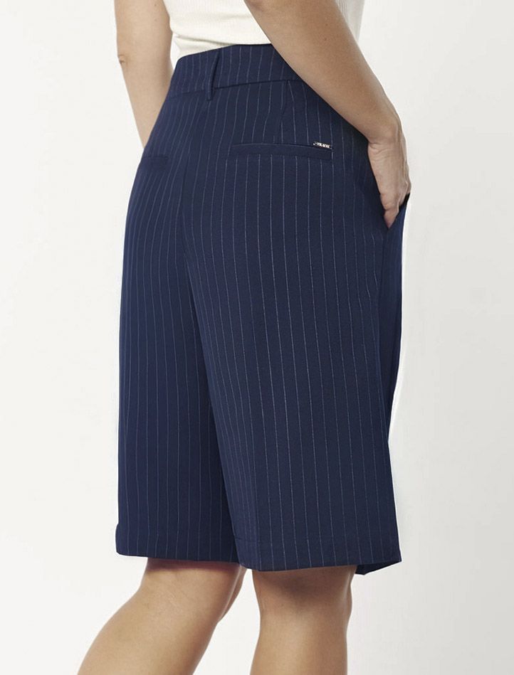 Шорты из костюмной ткани