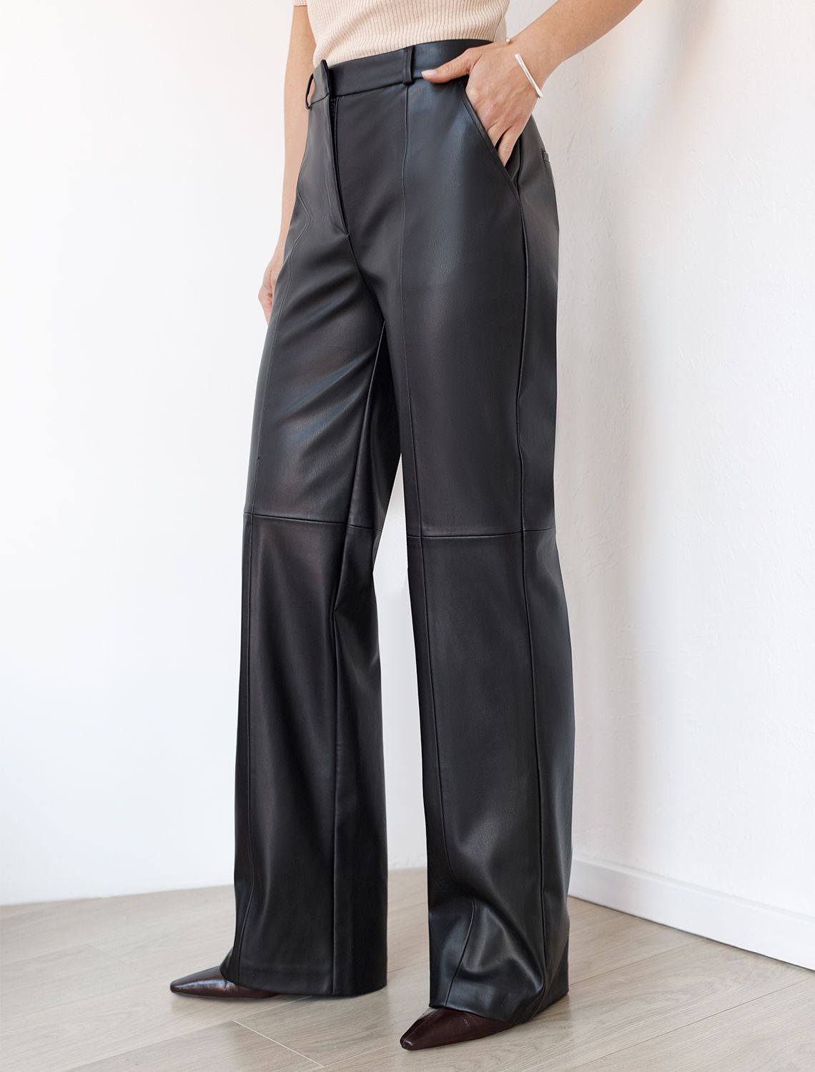 Прямые брюки из искусственной кожи
