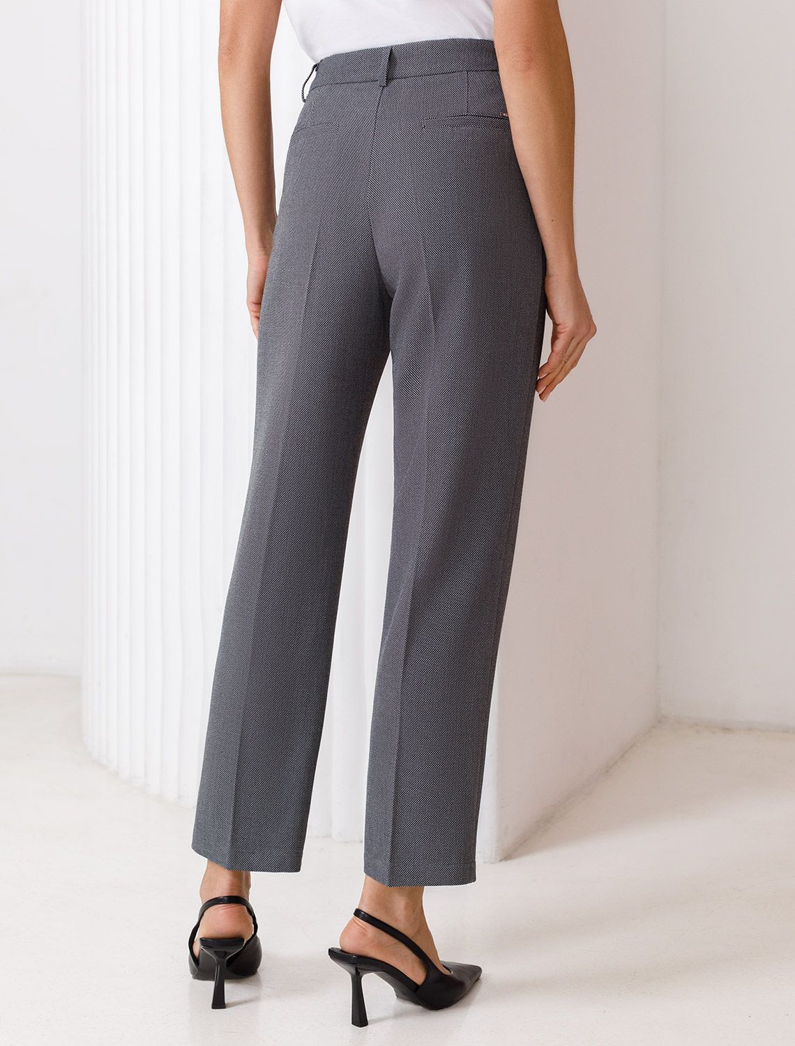 Укороченные брюки из фактурной черно-серой поливискозы с эластаном