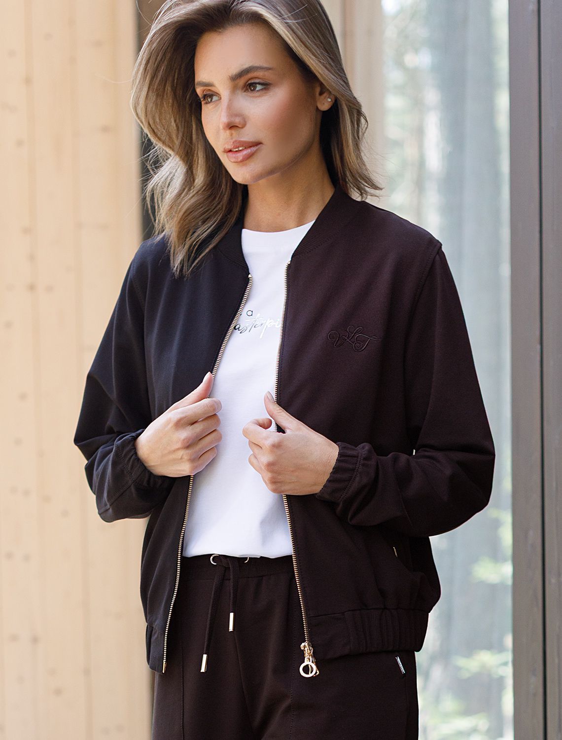 Бомбер среднего объема на молнии с карманами из эластичного футера двухнитки