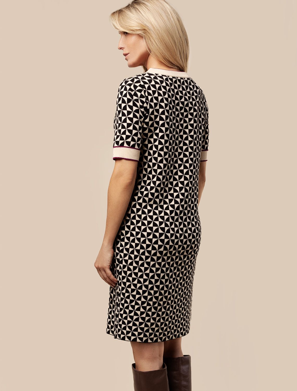 Платье жаккардовой вязки с кашемиром