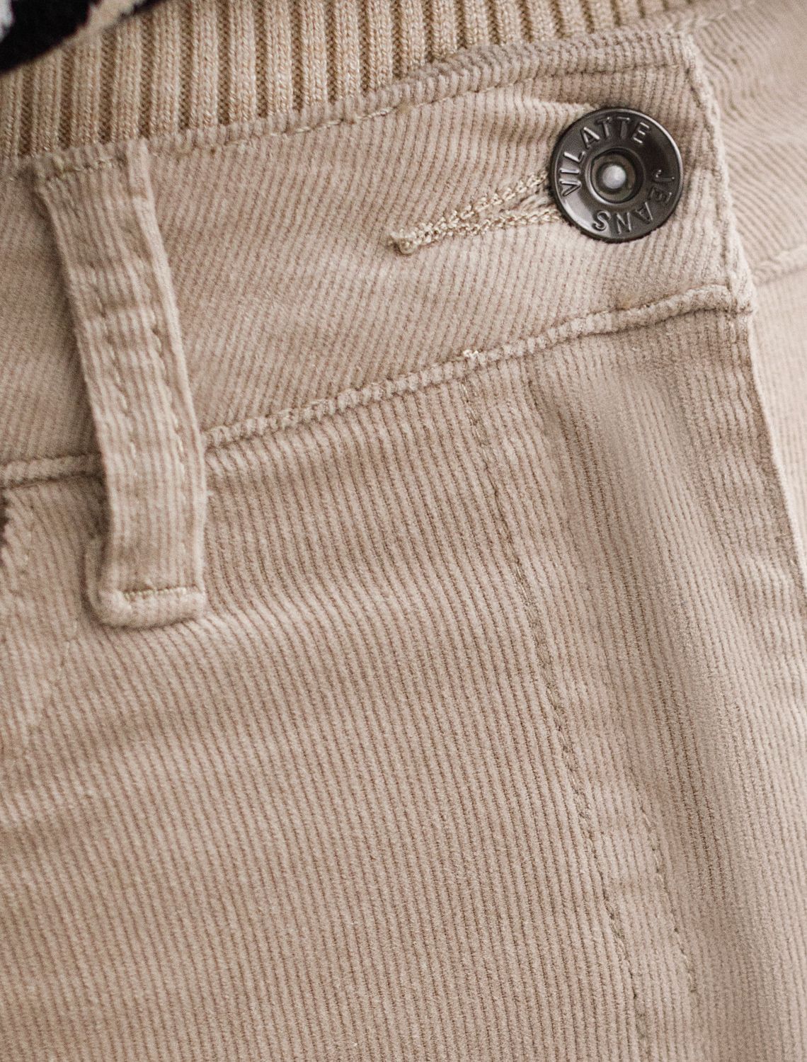 Укороченные эластичные брюки слим из микро вельвета