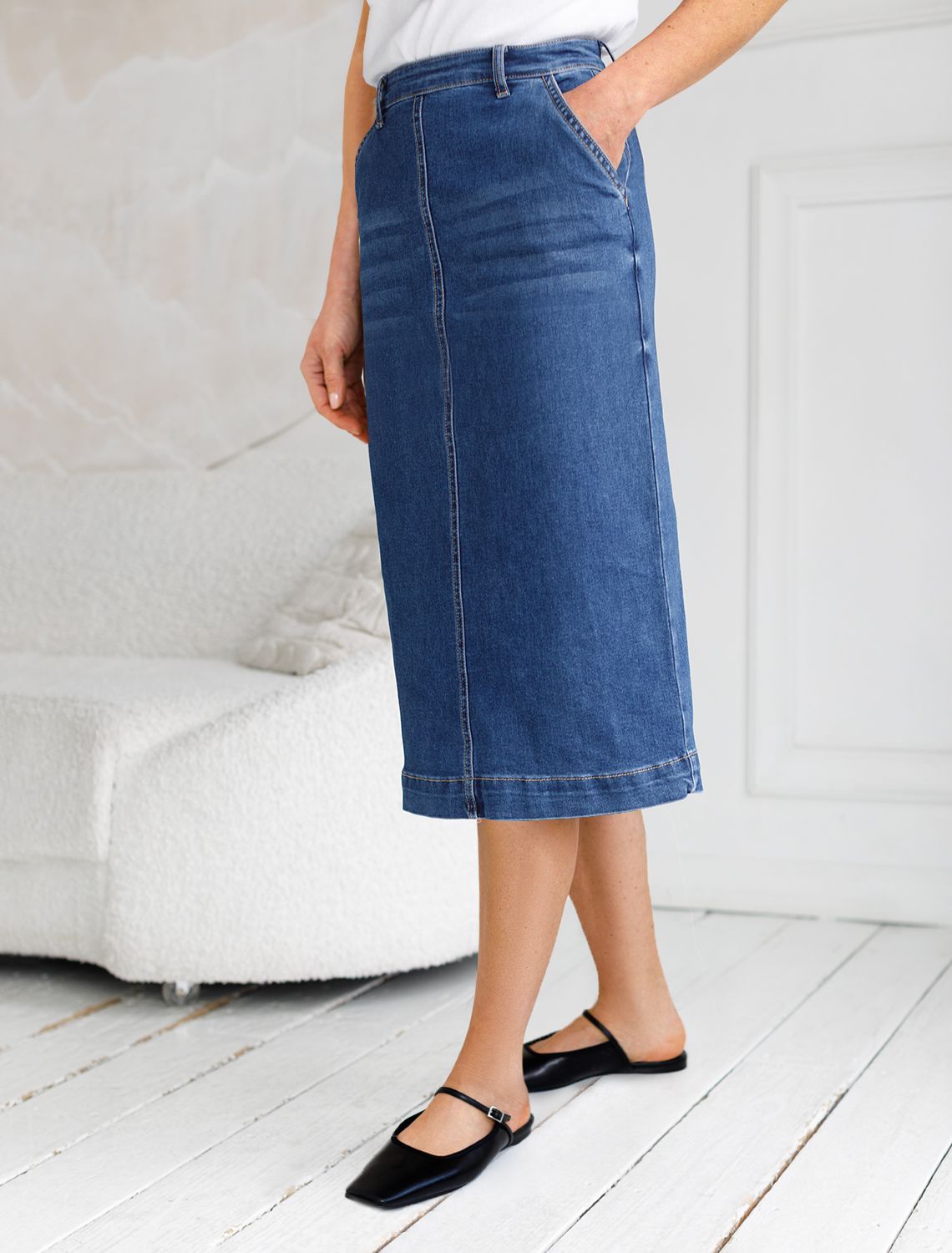 Джинсовая юбка прямая с разрезом и декоративной стиркой из эластичного денима