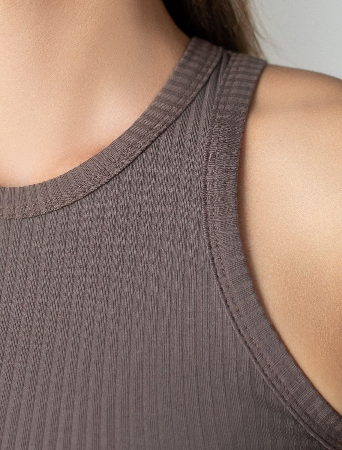 Топ из трикотажа в широкий рубчик