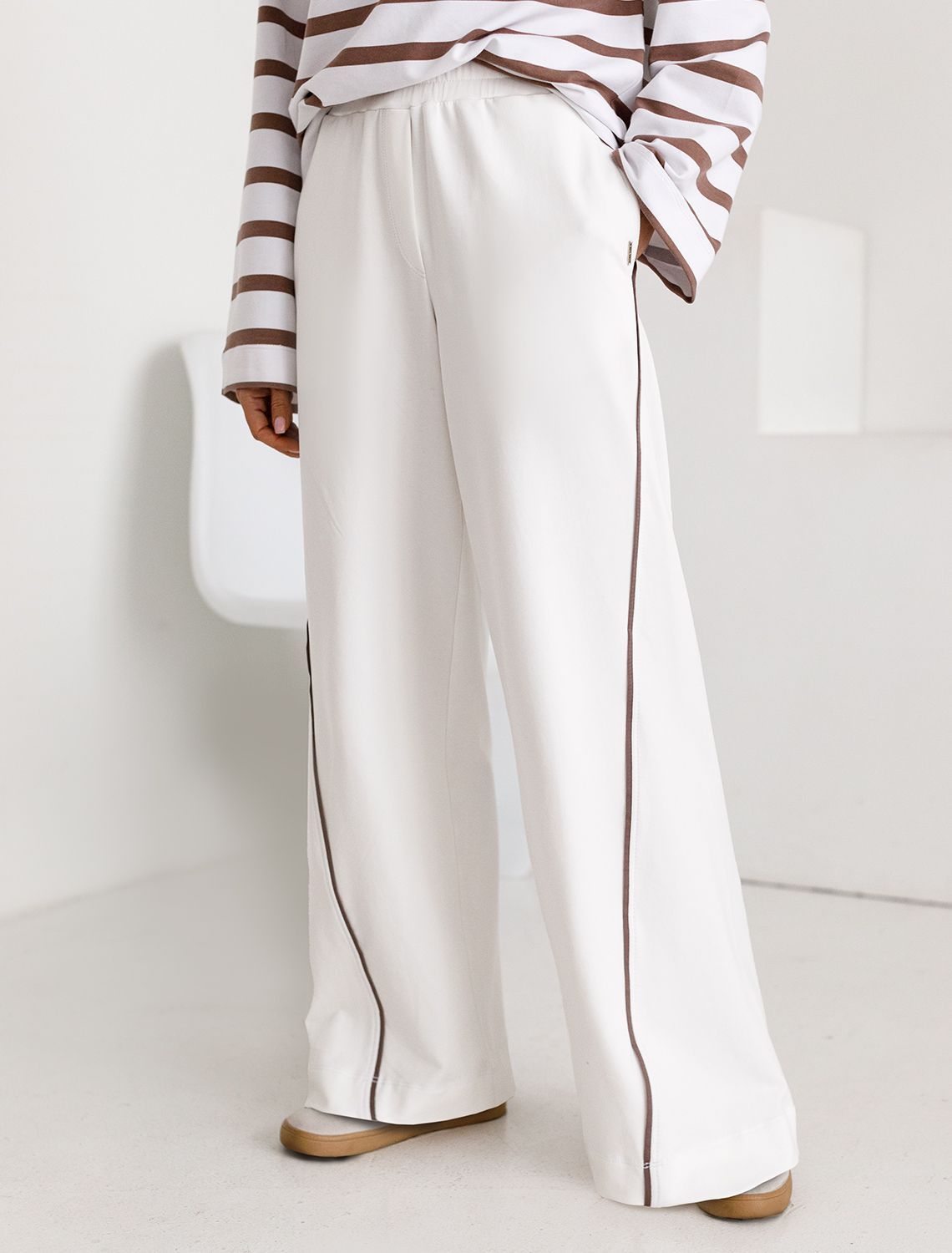 Свободные брюки из тонкого премиального футера с эластаном