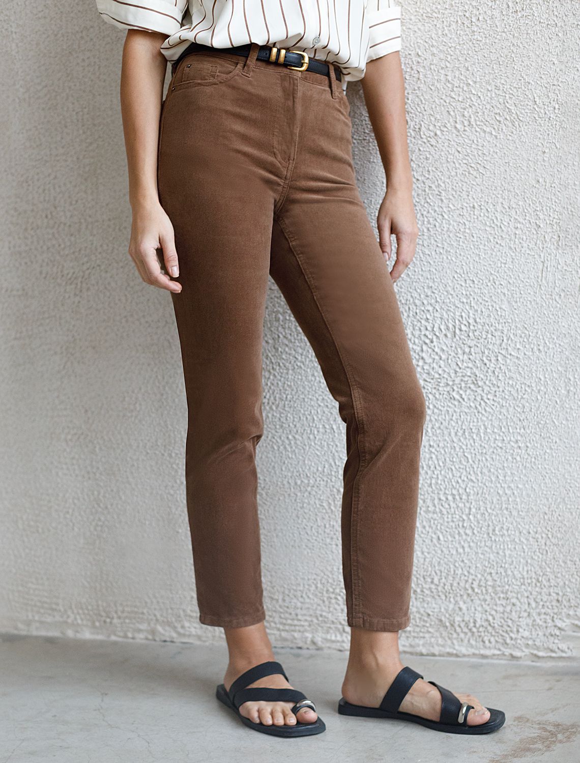 Укороченные эластичные брюки слим из микро вельвета