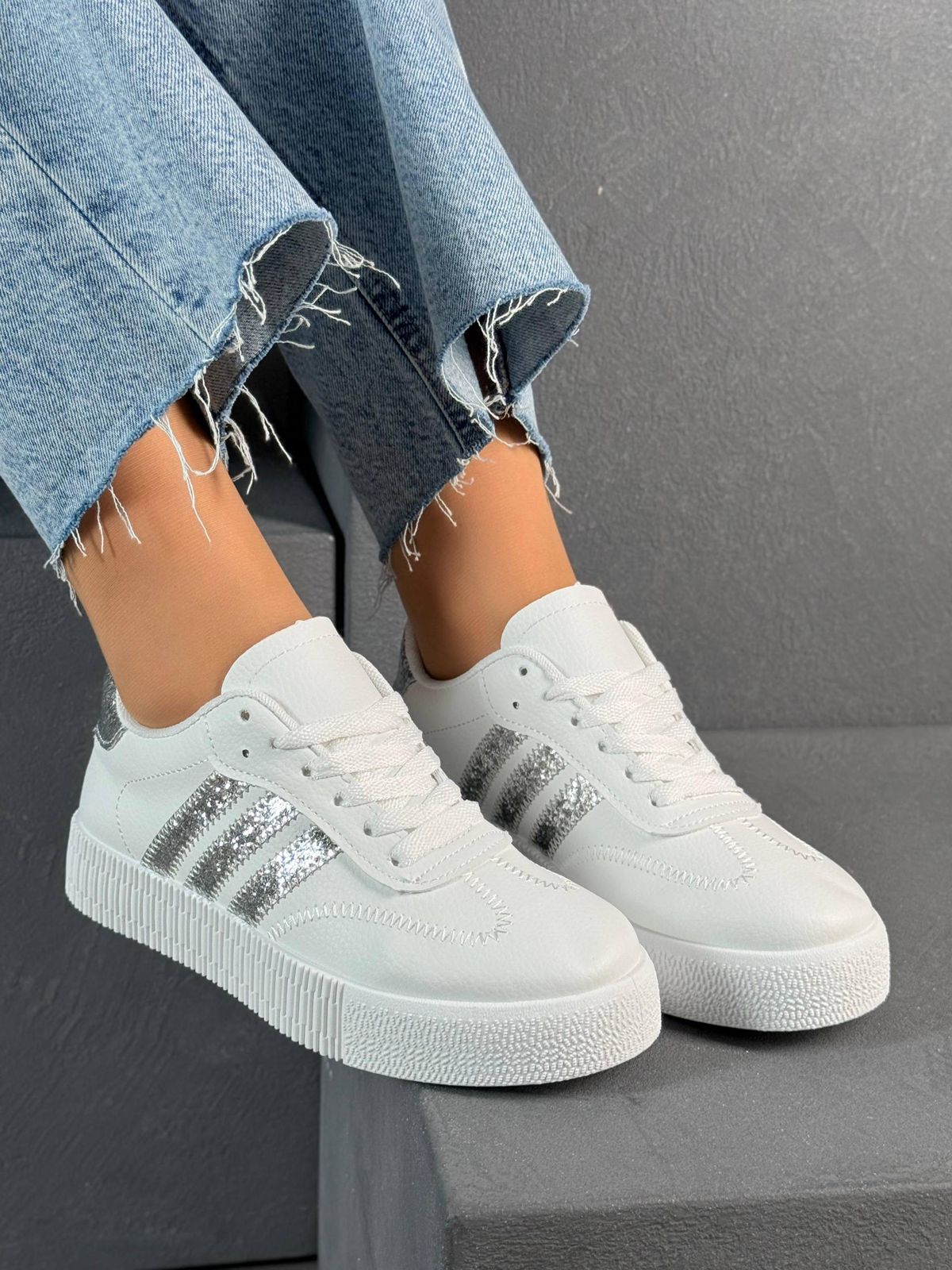 Кроссовки женские, код 2588938