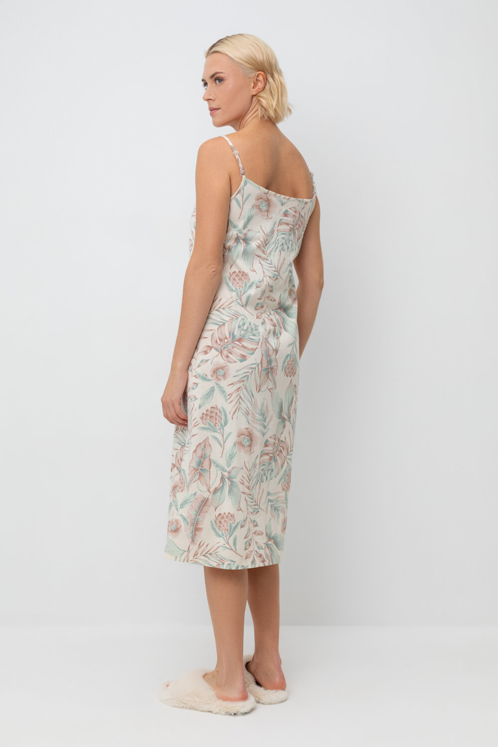 ст. цена1288руб.! Trikozza Сорочка Е 10008айвори, акварельные тропики