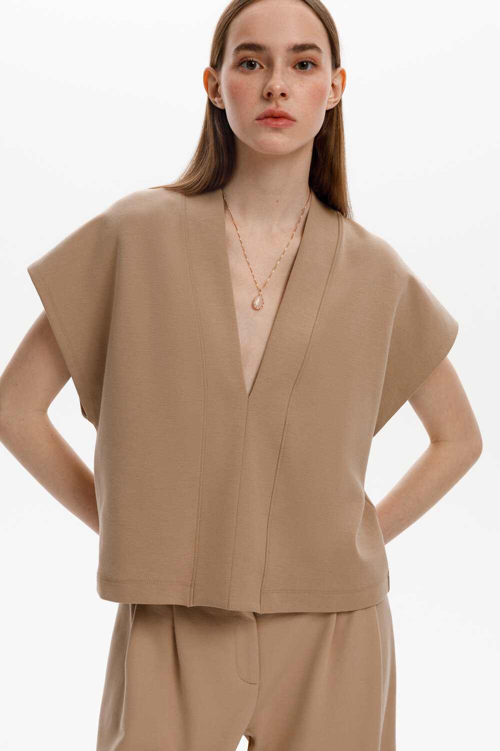 VERY NEAT Жилет ЕВТ 3295 бежевый