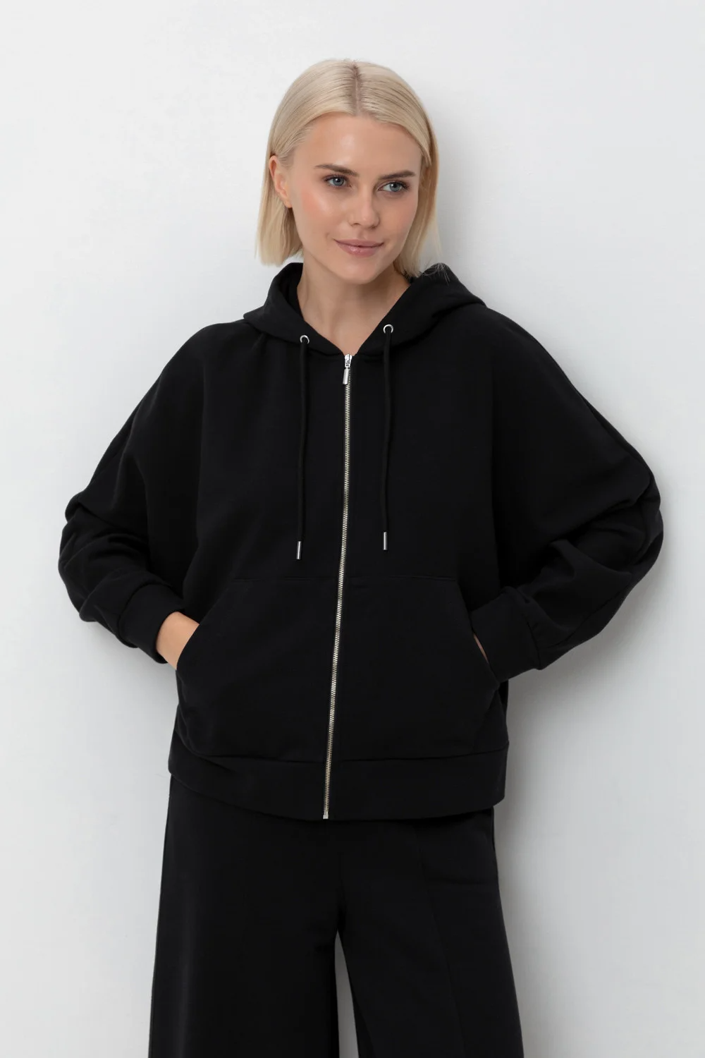 VERY NEAT Толстовка ЕВТ 3312 черный3