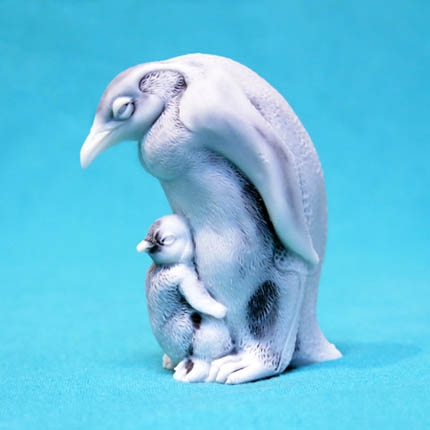 Пингвин с детенышом