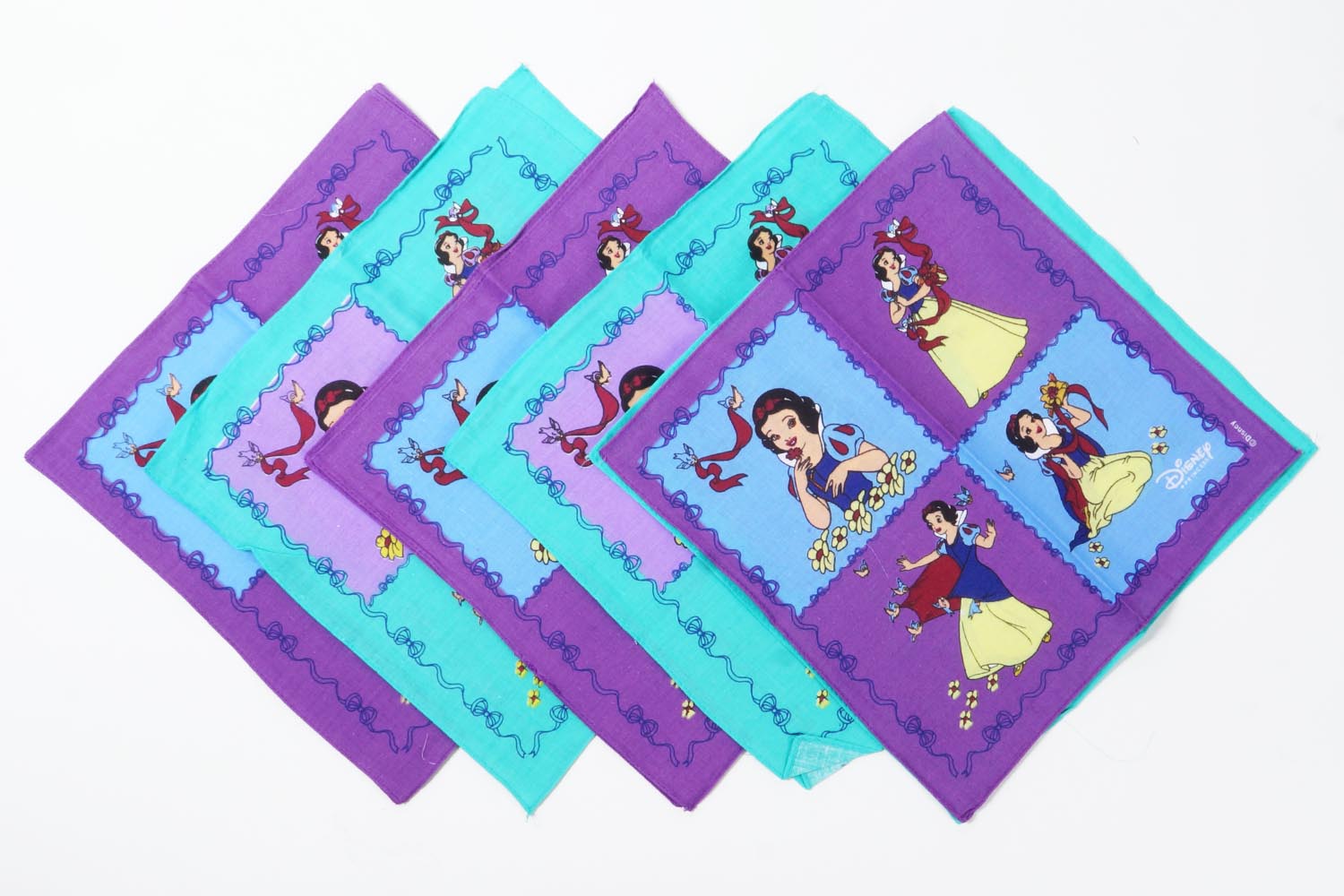 ритуальный носовой платок. раздавать носовые платки. носовой платок. синий носовой платок. раздавать носовые платки.