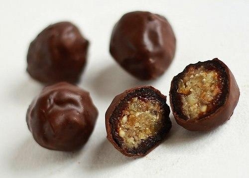 Чернослив в шоколаде с грецким орехом