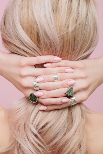 Серебряное кольцо с зелёным мрамором круглой формы