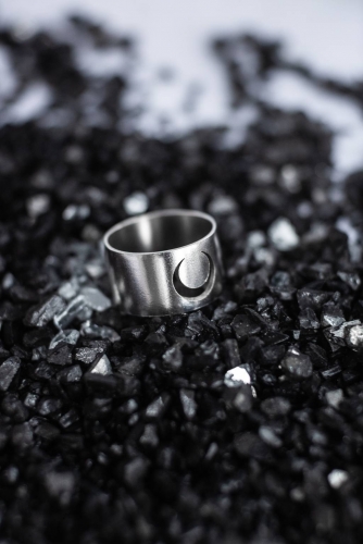 Серебряное широкое кольцо 