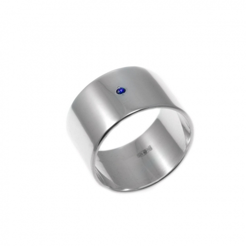Серебряное широкое кольцо с синим фианитом