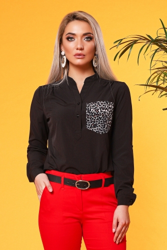 Черная блузка с леопардовым карманом