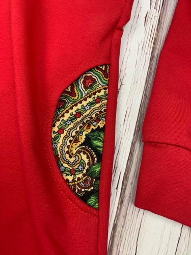 Платье с отделкой внутри капюшона и карманах