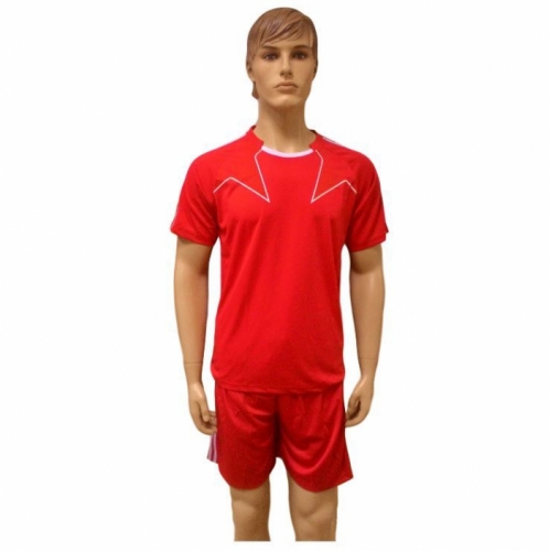 Форма для занятий футболом детская. Состав: полиэстер, хлопок (майка, шорты), красный цвет. Производство: Китай. Размеры:  S(38), M(40), L(42), XL(44)
