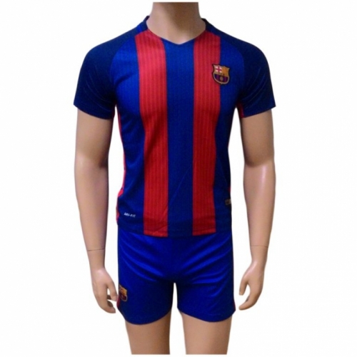 Форма клубная Barselona для занятий футболом детская. Состав: полиэстер (майка, шорты), красно-синий цвет. Производство: Китай.  Размеры:  24 (36-38), 26 (38-40), 28 (40-42)