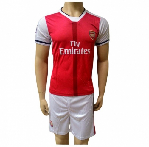 Форма клубная Arsenal для занятий футболом детская. Состав: полиэстер (майка, шорты), красный цвет. Производство: Китай.  Размеры:  24 (36-38), 26 (38-40), 28 (40-42)