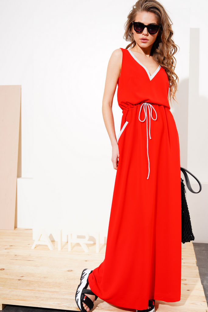 платье incity красное красное. алый сарафан. платье с красными босоножками. остин лен платье оранжевое. сарафан с маками.