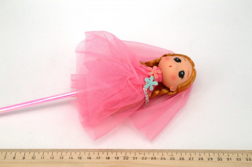 Куколка на палочке в ярко-розовом 2