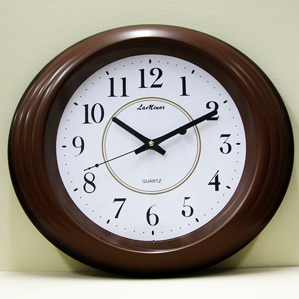 Настенные часы 9. Часы настенные. Современные настенные часы. Интересные настенные часы. Часы настенные простые.