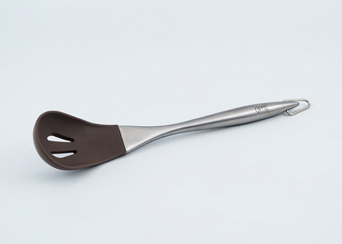 0248 GIPFEL Шумовка силиконовая 33х6,5см серая Материал:нейлон с силиконовой overmolded,s/s 430,ручки FDA силикона