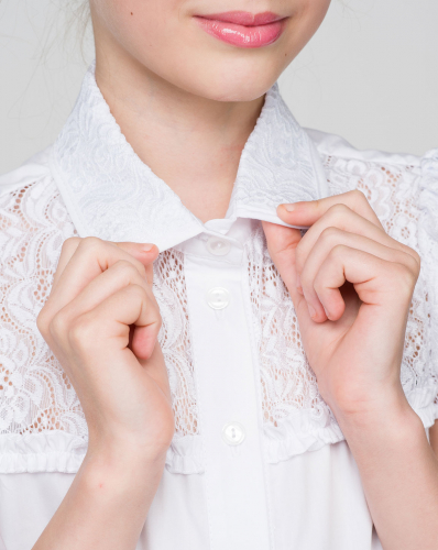 Школьная блузка с коротким рукавом Цветочек белая