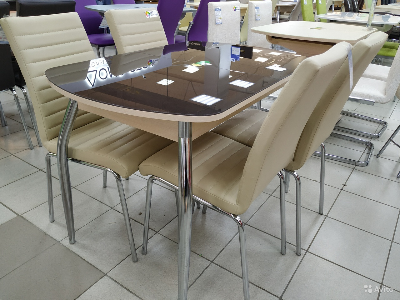 Стеклянный стол на кухню цвет шоколад