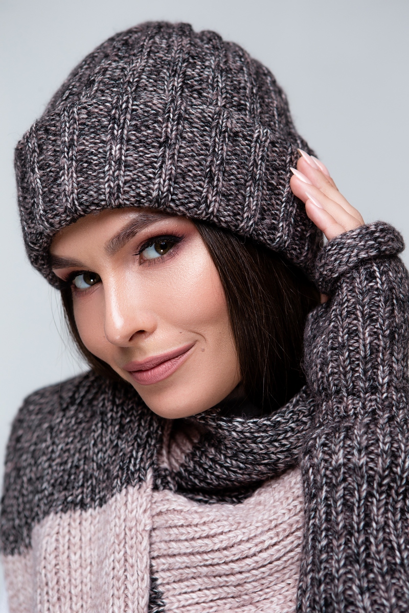 шапка женская меланж. шапки из меланжа. шапка вязаная, меланж. шапка из черной меланжевой пряжи. шапка меланж.